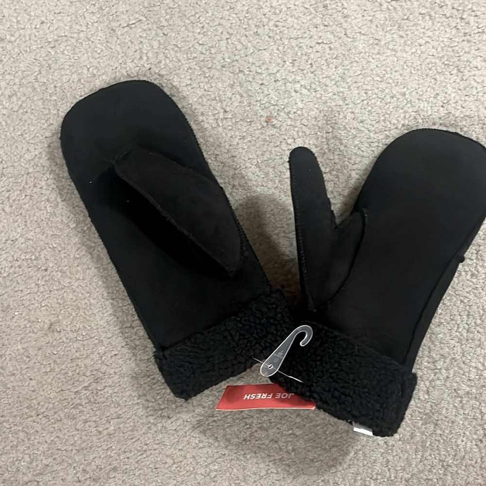 NWT Adult Mittens